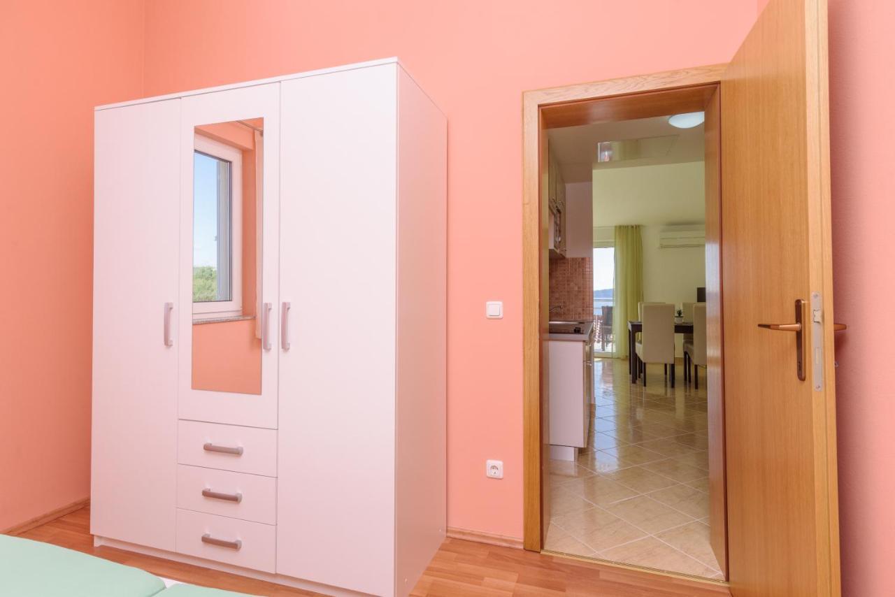 Apartmani Emil Traù Esterno foto