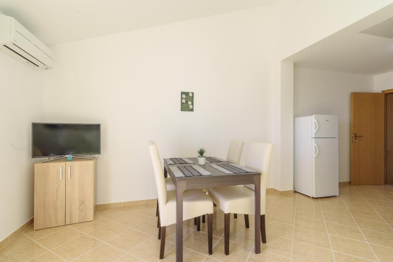Apartmani Emil Traù Esterno foto
