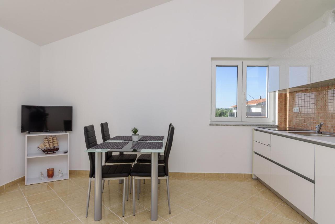 Apartmani Emil Traù Esterno foto